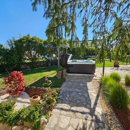 Stonehouse Ana With Jacuzzi Rovinj-Krmed Villa Exterior foto