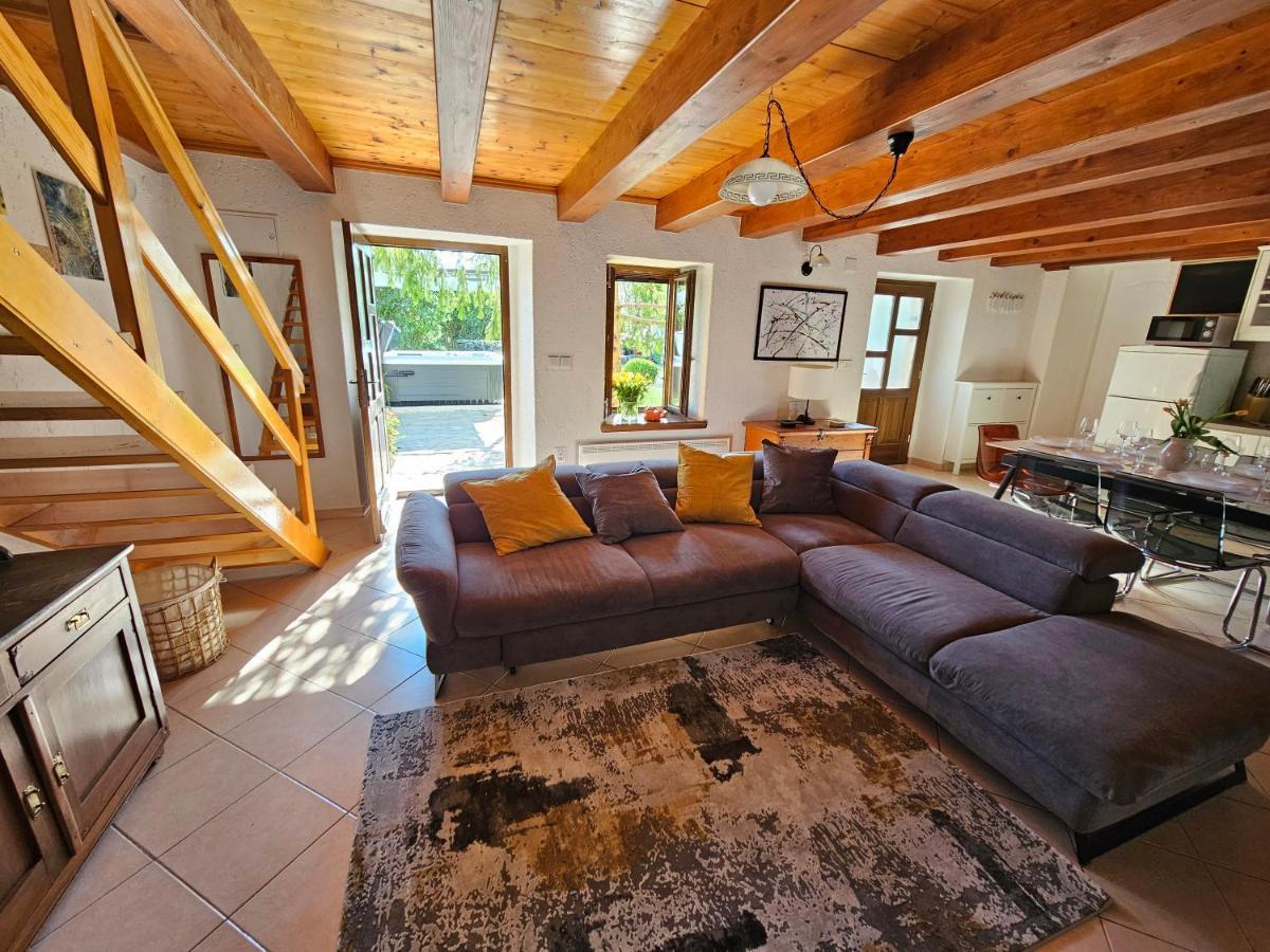 Stonehouse Ana With Jacuzzi Rovinj-Krmed Villa Exterior foto