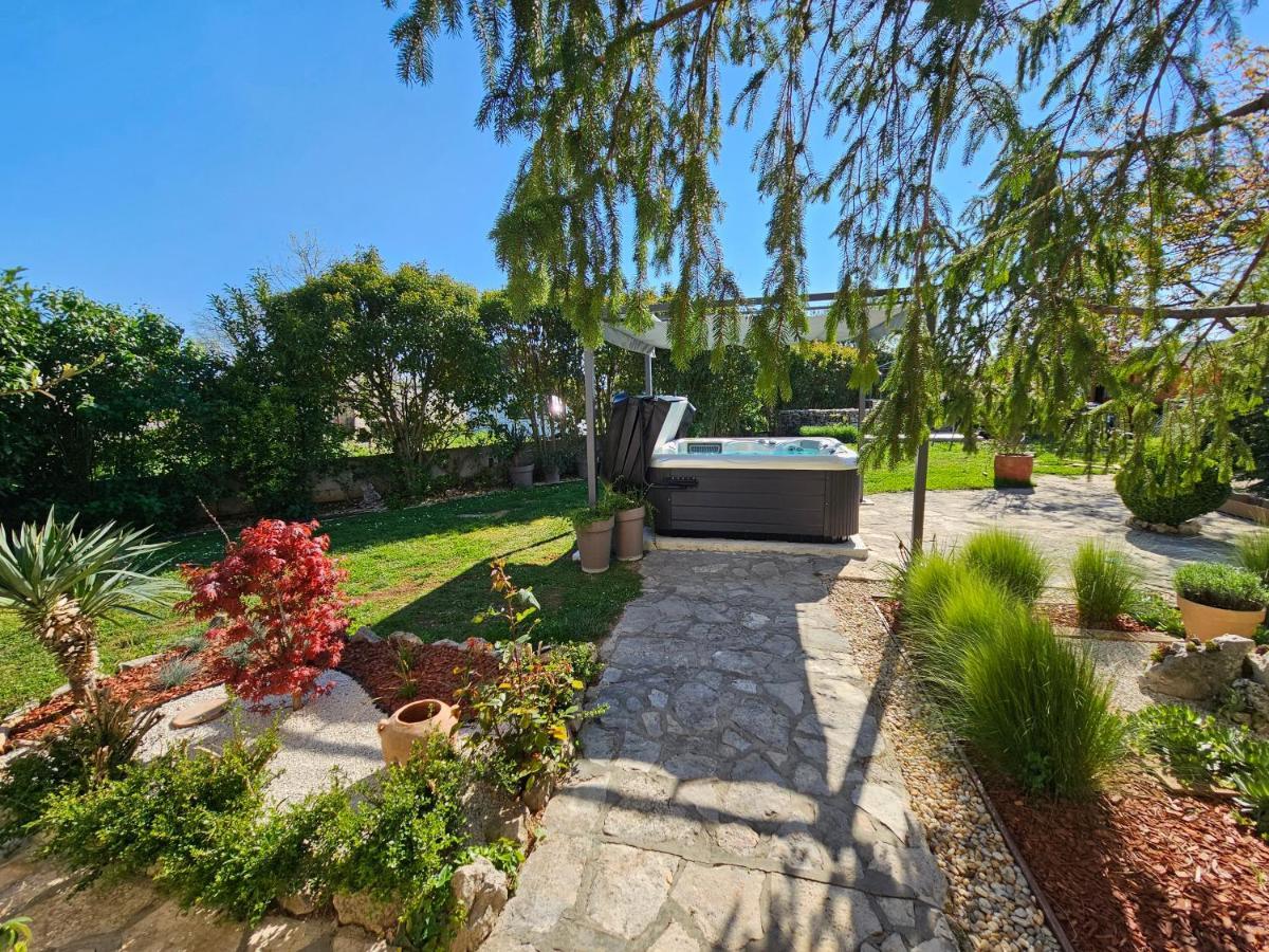 Stonehouse Ana With Jacuzzi Rovinj-Krmed Villa Exterior foto